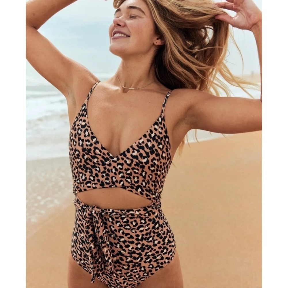NWT Aerie Leopard One Piece Full Coverage Swimsuit Women's Medium Padded Stretch